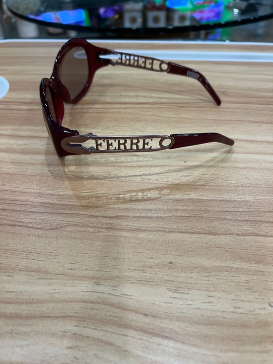 Gianfranco Ferre Burgundy Oval Sunglasses - Picture 2 of 3